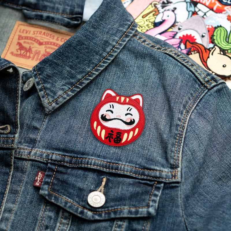 Winks For Days رقعة مطرزة بالكي من Winks For Days Darumeow Lucky Daruma Cat - Image 2